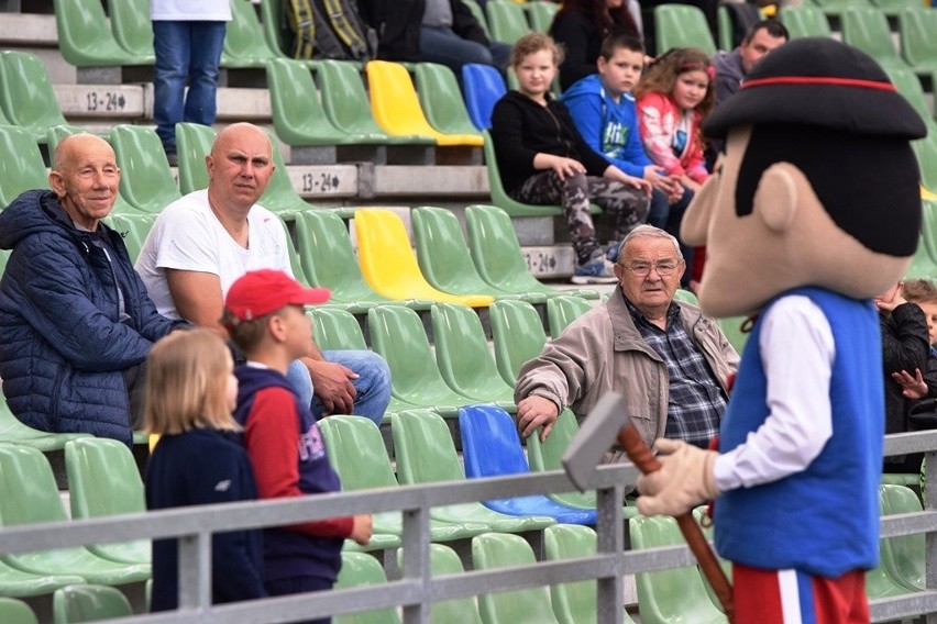 Podbeskidzie - Odra Opole 3:1. Mali Kuloodporni wyprowadzali piłkarzy [ZDJĘCIA KIBICÓW]