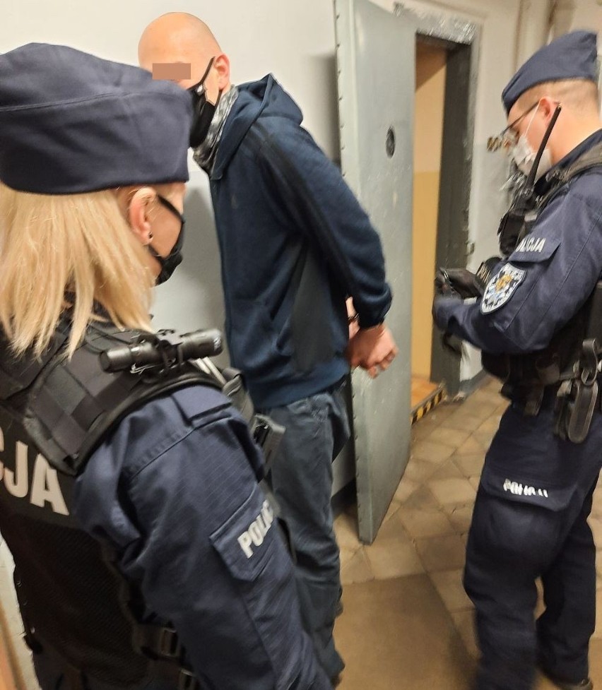 Opolscy policjanci zatrzymali złodziei kabli.