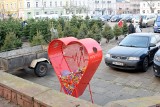 Dwa serca na zakrętki ustawiono w Kielcach. Zobacz, gdzie są 