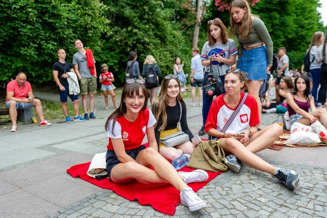 Białostoczanie mecz Polska - Senegal na Mundialu 2018 mogli obejrzeć w wyznaczonej specjalnie strefie kibica. Pierwszy mecz na mistrzostwach razem z nimi obejrzał prezydent Białegostoku.