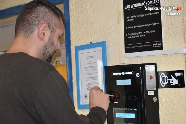 Samoobsługowe alkomaty dostępne są w budynku Komendy Miejskiej Policji w Katowicach oraz w siedmiu komisariatach