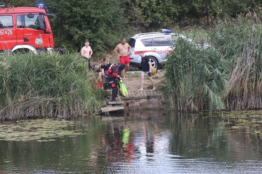 Po kilkudziesięciu minutach akcji płetwonurkowie wyciągnęli...