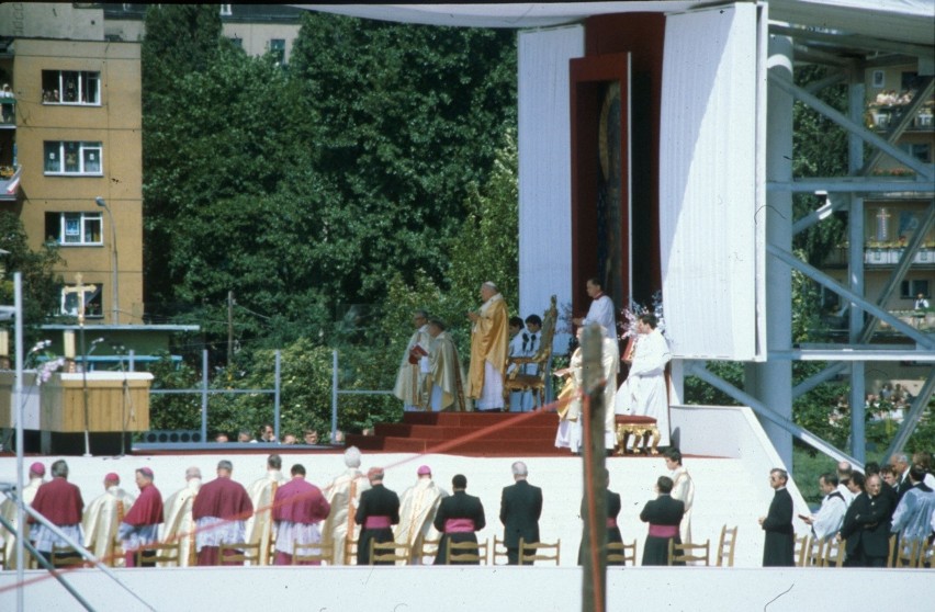 Jan Paweł II odwiedził Poznań po raz pierwszy w czerwcu 1983...