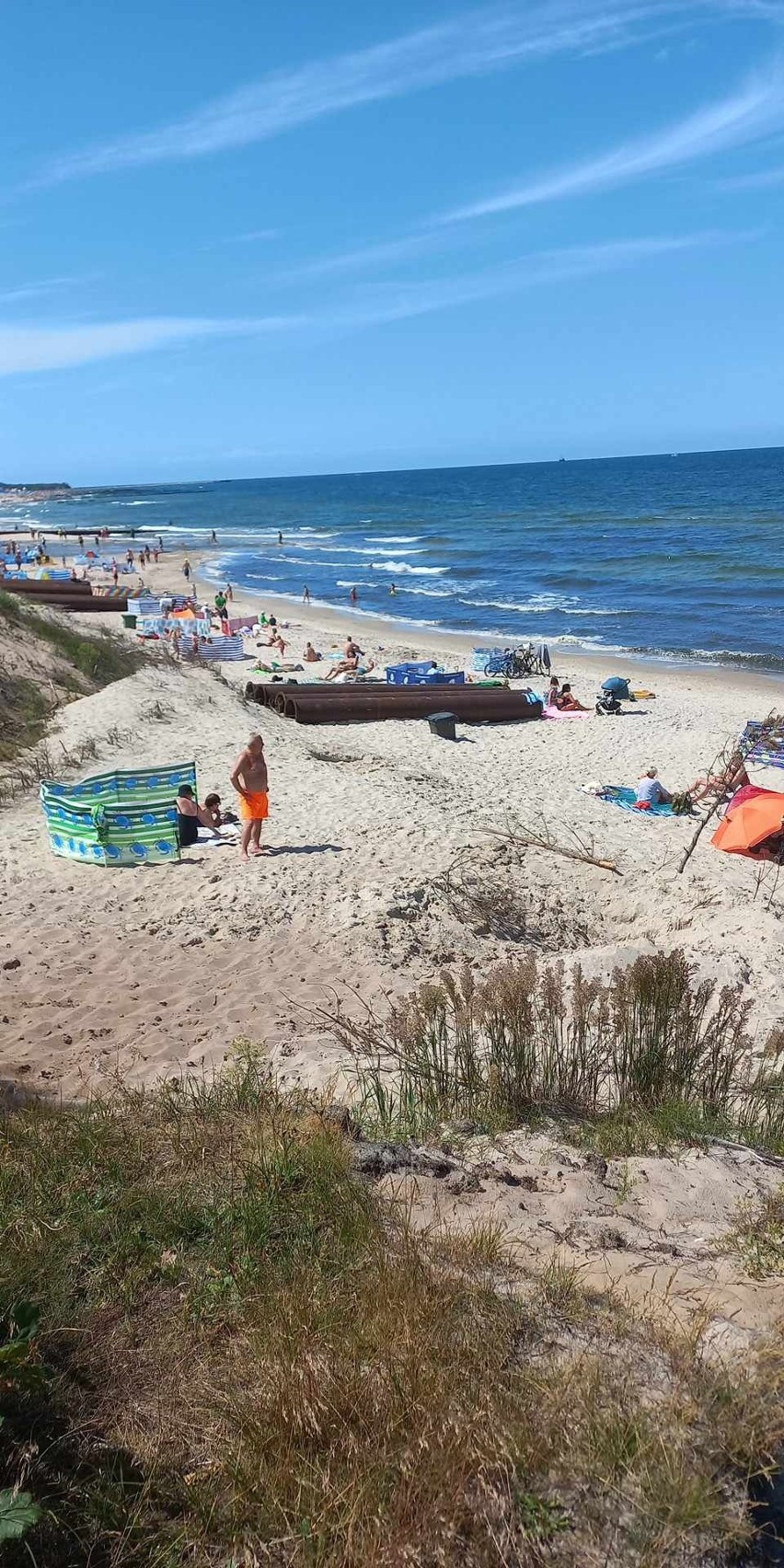 Refulacja plaży na granicy Ustki i gminy Ustka w sezonie
