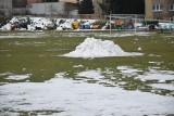 Śnieg i woda na boiskach treningowych przy Struga. Radomiak nie ma gdzie trenować? W poniedziałek mecz z Jagiellonią Białystok