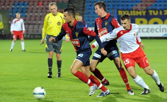 Bohaterem meczu był Piotr Petasz, strzelec dwóch goli, który do Pogoni przeszedł właśnie z Piasta Gliwice.