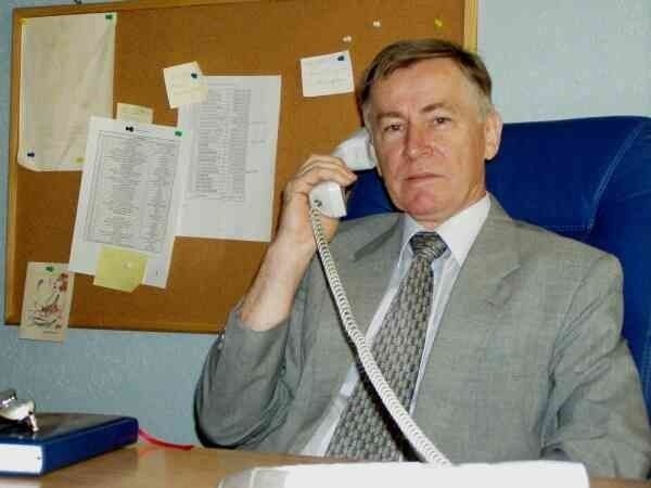 Prezes spółdzielni administrującej osiedlem Słoneczne Wzgórze przy redakcyjnym telefonie.