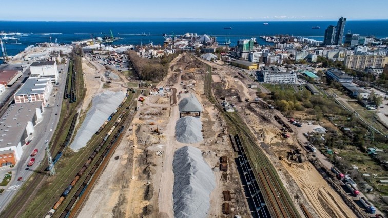 Gigantyczne inwestycje w infrastrukturę kolejową w Porcie Gdynia. Prace budowlane idą pełną parą