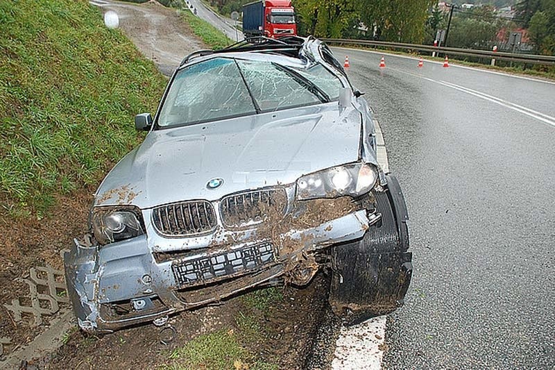 Wypadek w Zarzeczu. 37-latka oplem uderzyła w BMW [ZDJĘCIA]