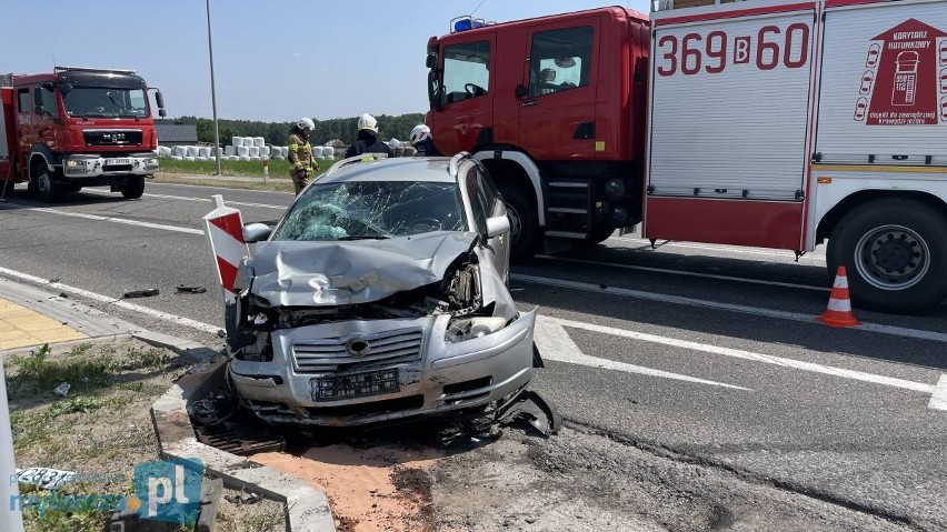 Chojny Młode. Wypadek na DK 61. Kierująca oplem wymusiła pierwszeństwo i uderzyła w toyotę i renault