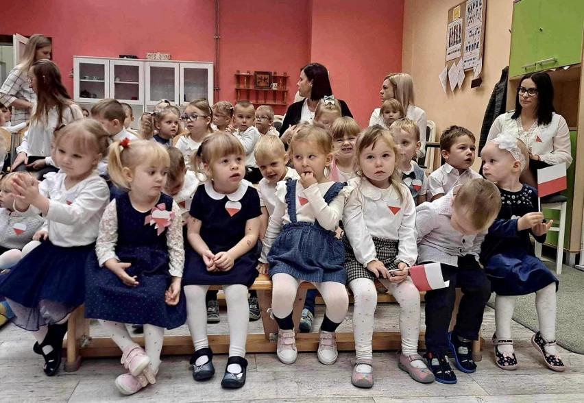 Święto Niepodległości w przedszkolu "u Skłodowskiej" w Ożarowie. Piękna uroczystość