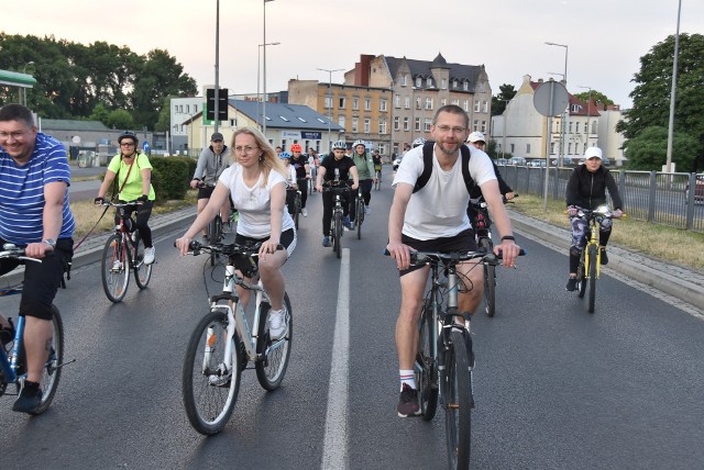 Gorzowianie kręcili kilometry m.in. podczas wieczornej masy rowerowej, która odbyła się 17 czerwca. Wzięło w niej udział kilkuset rowerzystów.