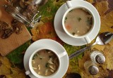 Zupa grzybowa wigilijna – przepisy. Zupy z suszonych lub mrożonych grzybów na  Boże Narodzenie 2021