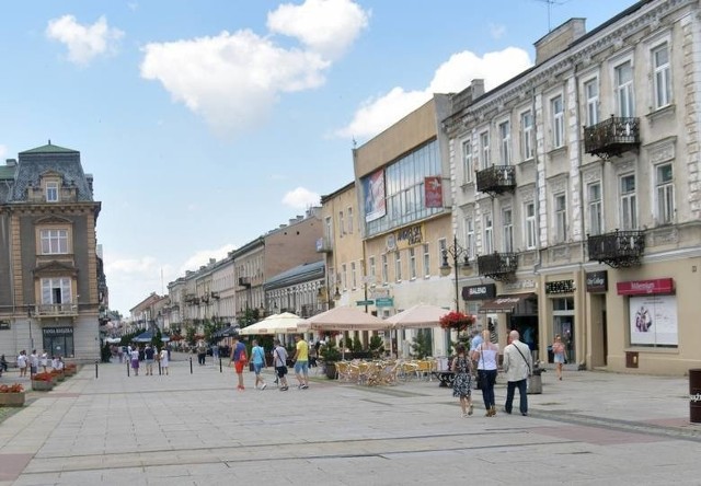 Przed nami święta Bożego Narodzenia. Sprawdziliśmy, jak wygląda handel przed świętami, do której czynne są sklepy, jak będzie wyglądać praca urzędów.