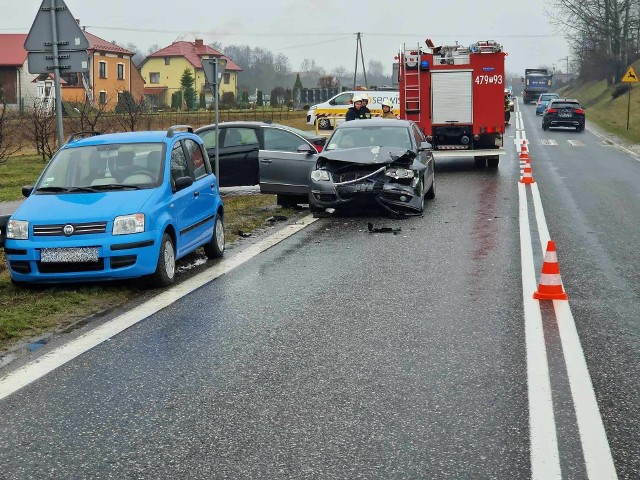 Do wypadku doszło w sobotę, 17 lutego na drodze krajowej numer 9 w Trzebiesławicach w gminie Łoniów.