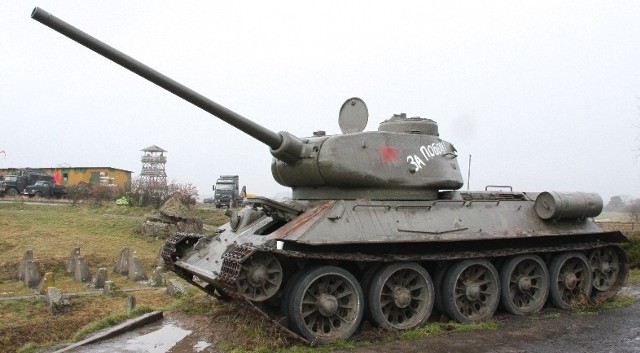 Dla uczestników rajdu nie lada gratką był radziecki czołg T-34, który można obejrzeć przy trasie turystycznej w Pniewie. Takimi samymi tankami Rosjanie sforsowali 64. lata temu niemieckie umocnienia.