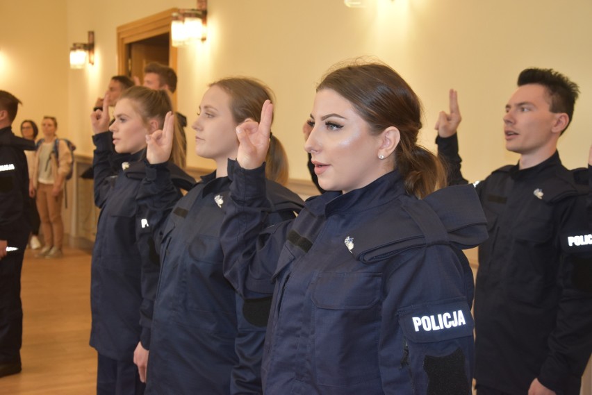 Ślubowanie policjantów w Opolu.