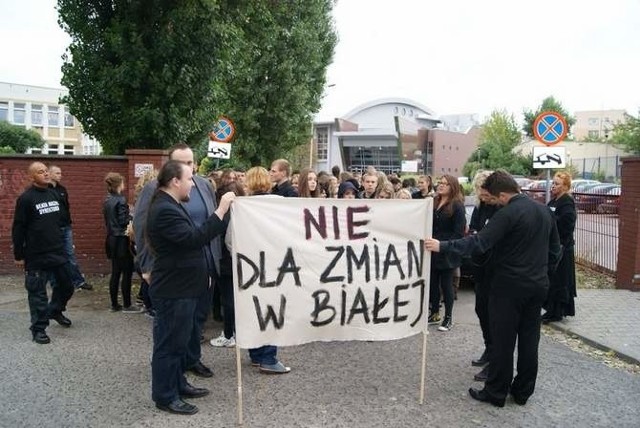 Protest uczniów "Białej Szkoły" w Policach - wrzesień, 2013
