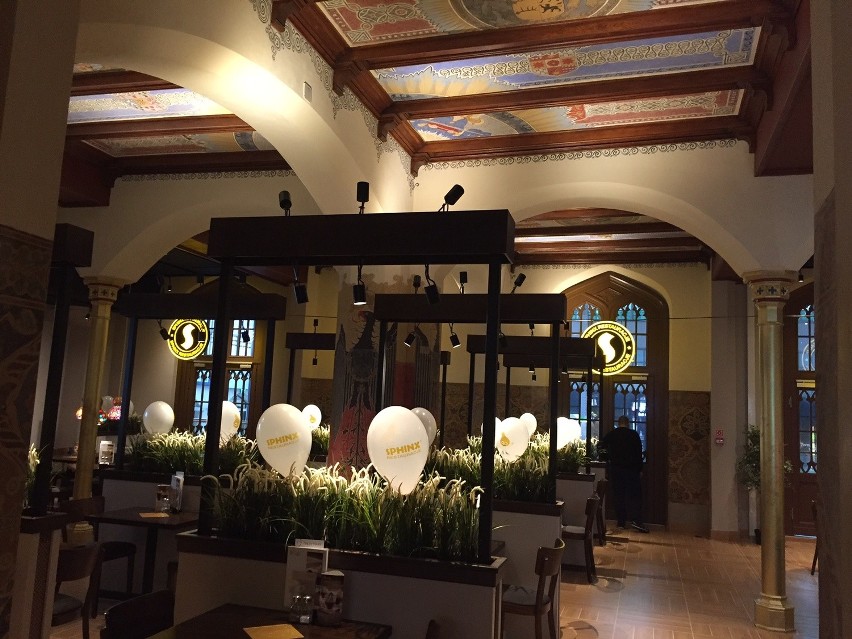 Wnętrze restauracji Sphinx na dworcu Wrocław Główny