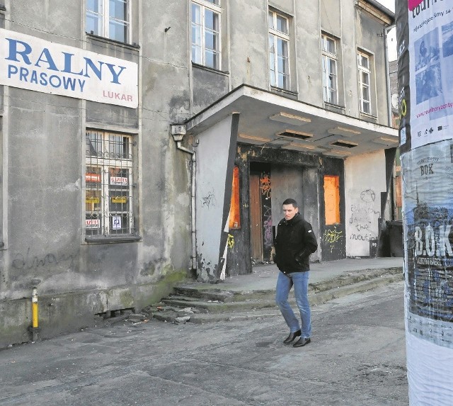 Na razie budynek Teatru KAmeralnego straszy