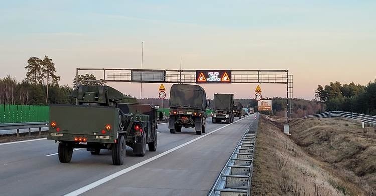 Dolny Śląsk: Wojskowe pojazdy na autostradzie A4. Co to za manewry? [ZDJĘCIA]