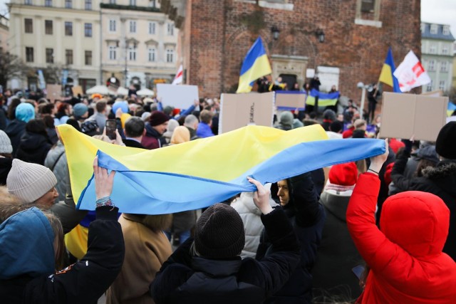 Miejscy radni reprezentujący wszystkie opcje polityczne zapowiedzieli, że podczas sesji (2 marca) przegłosują rezolucję sprzeciwiającą się rosyjskiej agresji na Ukrainę. Radni mają też przegłosować zerwanie współpracy z rosyjskimi miastami partnerskimi Moskwą i Sankt Petersburgiem.