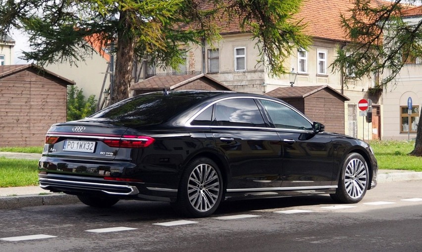 Audi A8 L 4.0 V8 60 TFSI 460 KM. Test, wrażenia z jazdy, spalanie, ceny i wyposażenie