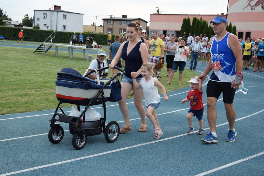 Biegi dla dzieci (nierzadko z udziałem rodziców), biegi dla...