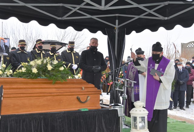 Ryszard Nowak -  założyciel i współwłaściciel Firmy Nowak w Nakle spoczął w sobotę 16 stycznia na cmentarzu parafialnym w Nakle