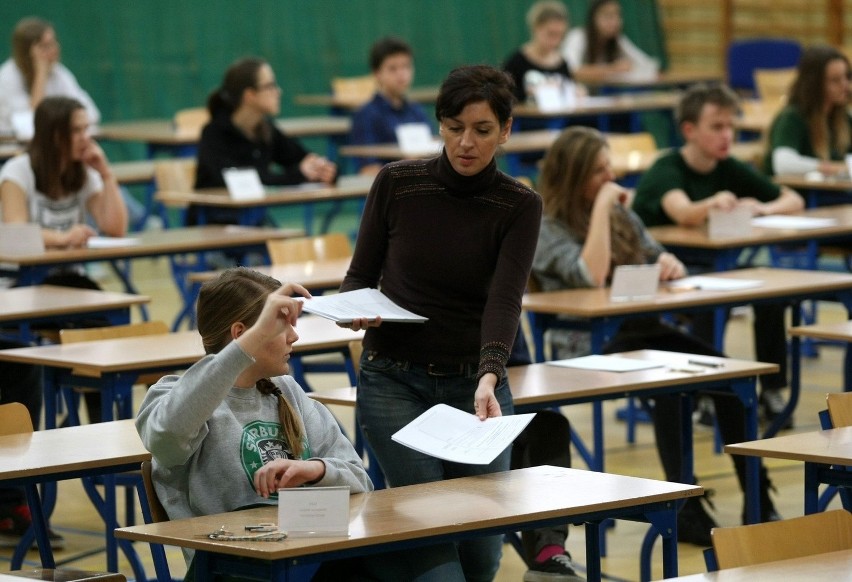 PRÓBNY TEST GIMNAZJALNY 2013 Z OPERONEM. CZĘŚĆ HUMANISTYCZNA...