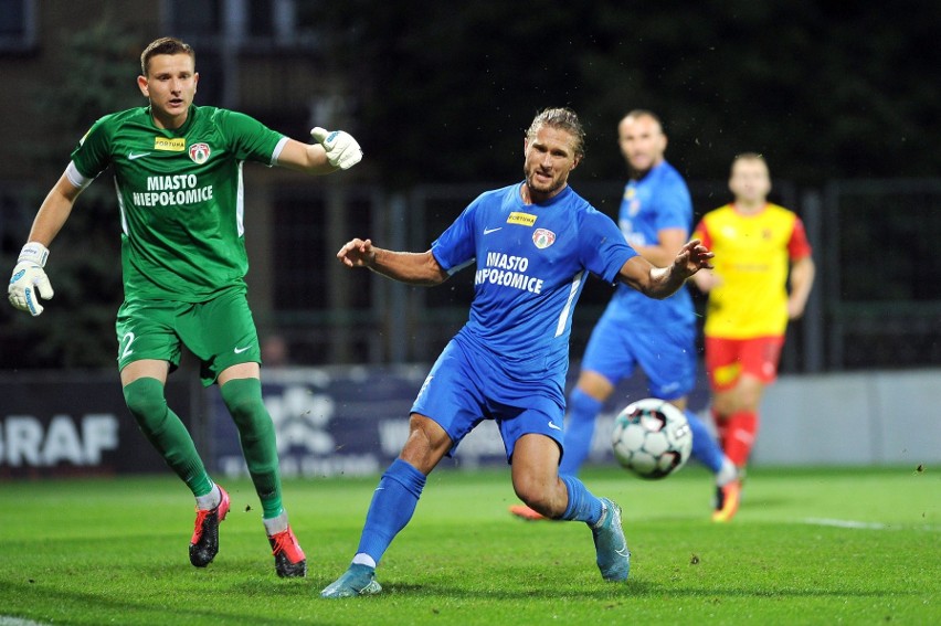 Fortuna 1 Liga. Przeciętna gra i remis Korony Kielce w wyjazdowym meczu z Puszczą Niepołomice 0:0 [ZDJĘCIA]