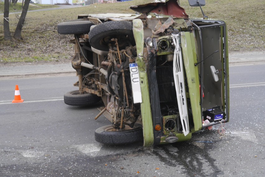 Dwie osoby ranne w wypadku vw i żuka