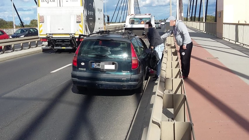 Wypadek trzech aut na moście Milenijnym [ZDJĘCIA]