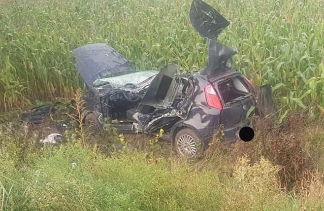 Wypadek pod Krzynowłogą Małą. Auto w rowie, jedna osoba trafiła do szpitala. 20.09.2020. Zdjęcia
