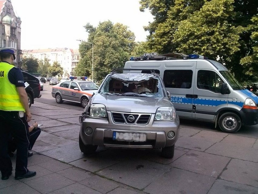 Dyżurny Centrali Ruchu poinformował, że samochód został...