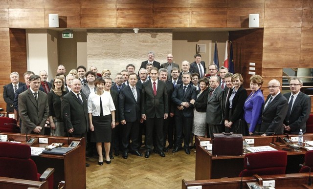 Pożegnalne zdjęcie podczas ostatniej sesji Sejmiku Województwa Podkarpackiego.