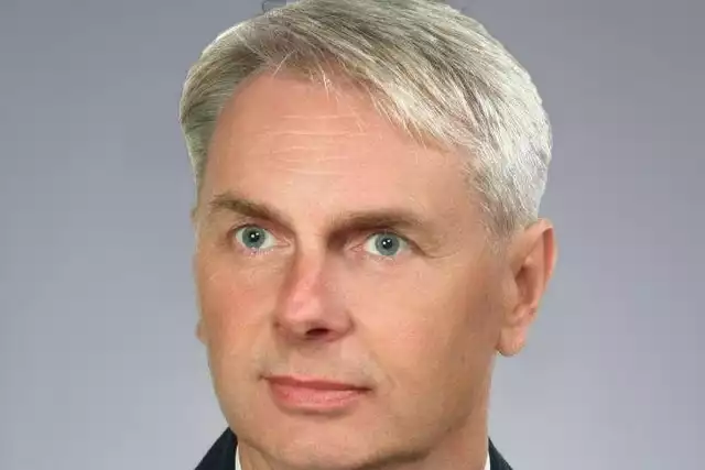 Maciej Słomka ma 53 lata, mieszka w powiecie drawskim, w małej miejscowości Świerczyna. W 2024 roku kandydował do sejmu z listy Trzeciej Drogi, ale nie uzyskał mandatu poselskiego.