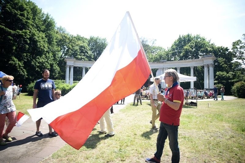 MARSZ KOD-u, piknik i toast za wolność w parku im. Poniatowskiego [ZDJĘCIA]