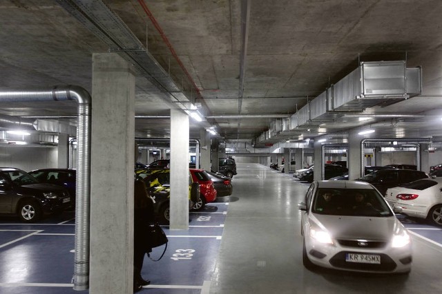 Parking podziemny został otwarty wczoraj około godz. 9. Już w południe zajętych było blisko 30 proc. dostępnych miejsc