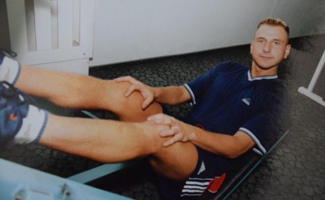 Michał Chadała to zasłużona postać dla rozwoju siatkówki w Kędzierzynie-Koźlu. Obecnie jest drugim trenerem miejscowej Grupy Azoty ZAKSA, a wcześniej pracował na chwałę klubu jako zawodnik w latach 1997-2003 oraz 2003-2004. Postanowiliśmy Wam przypomnieć nieco jego zdjęć z czasów, gdy był ważną postacią zespołu znanego wówczas pod nazwą Mostostal Azoty.