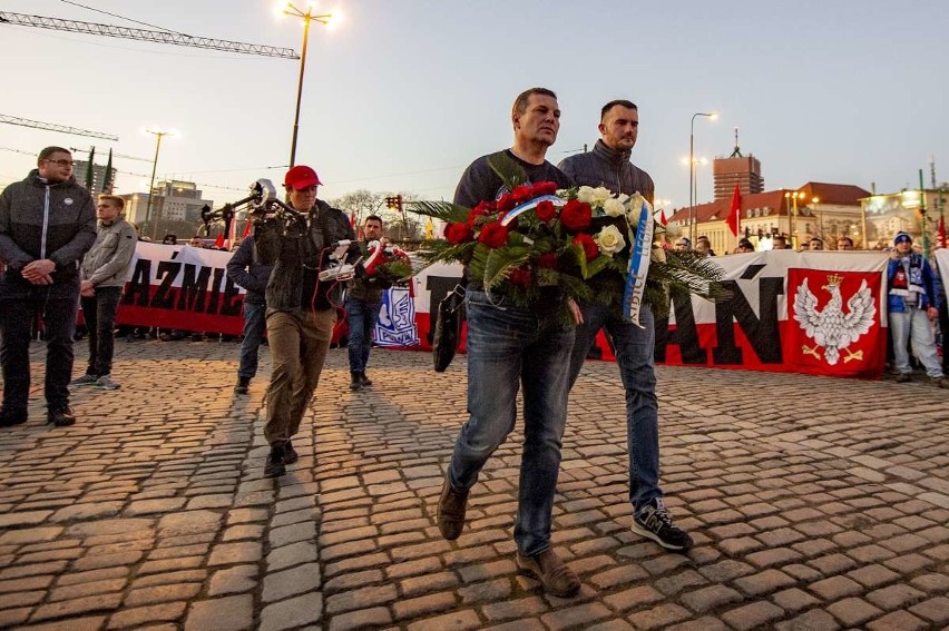 Kilkaset osób wzięło udział w Marszu Zwycięstwa, który w...