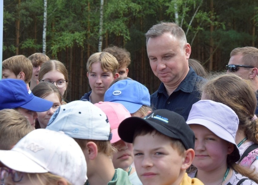 Para prezydencka zainaugurowała akcję „sprzątaMY” w leśnictwie Staropol koło Skierniewic