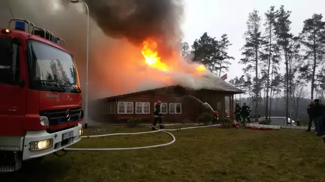Ogień prawdopodobnie pojawił się od kominka.