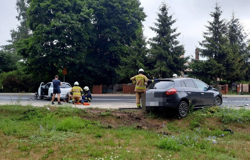 W Skokach doszło do wypadku z udziałem dwóch samochodów...