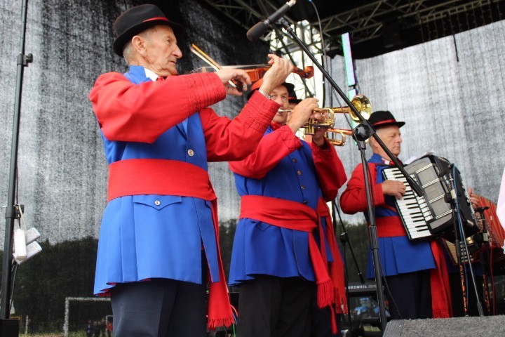 Tradycji stało się zadość. Dożynki 2017 w Osięcinach [zdjęcia]