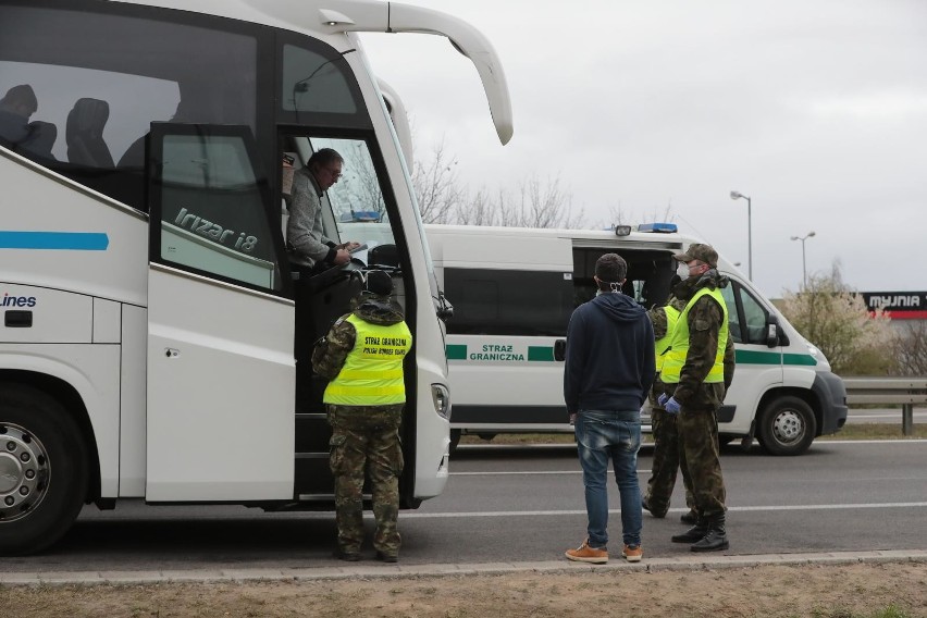 ZUS. Byłeś za garnicą? Jesteś na kwarantannie? Należy ci się świadczenie chorobowe