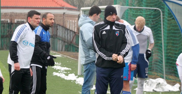 Piłkarze Broni Radom zagrają z Mszczonowianką Mszczonów. Po kontuzji wraca Kamil Czarnecki (z prawej)