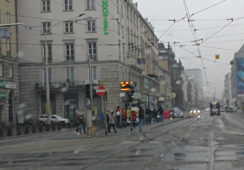 Wypadek w centrum Wrocławia. Nie żyje kierowca