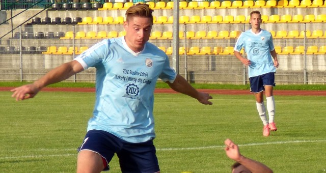 Mateusz Dziubek grał w Zdroju w sezonie 2016/2017 - i był  wtedy najlepszym strzelcem drużyny, zdobywając 21 bramek. Teraz powraca, żeby zastąpić w ataku kontuzjowanego Krzysztofa Słabego.