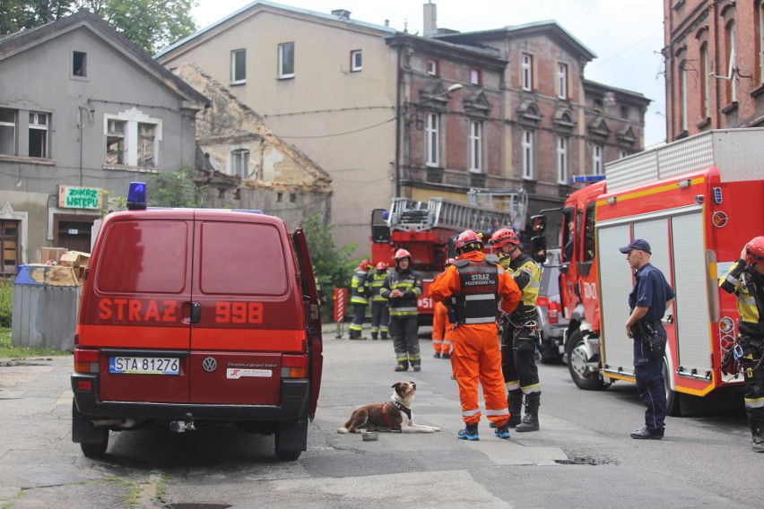 W Siemianowicach Śl. zawalił się dach budynku przeznaczonego...